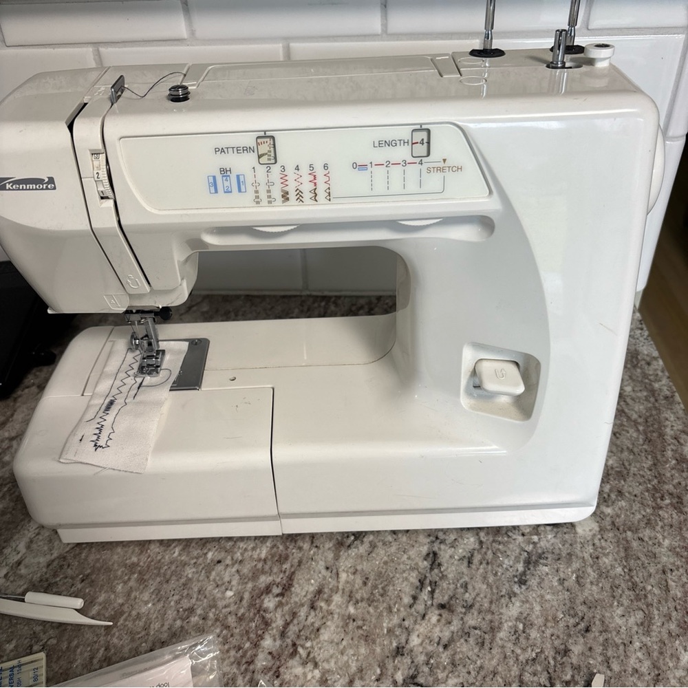Kenmore / Janome Sewing Machine Model 385.15510200 W/ Pedal & Accessories- Works